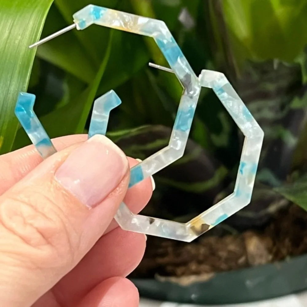 NWT Turquoise Beige‎ Octagonal Acrylic Hoops